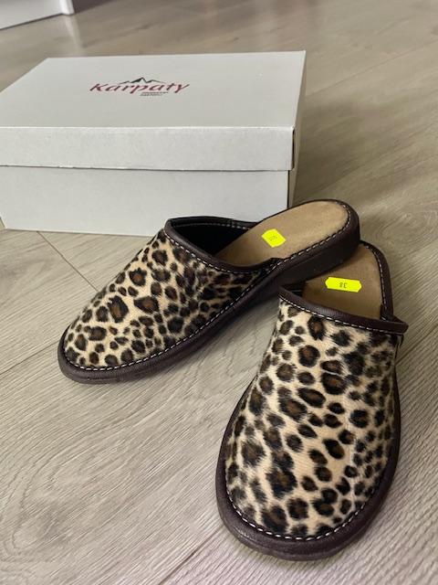 Kapcie panterka pełne